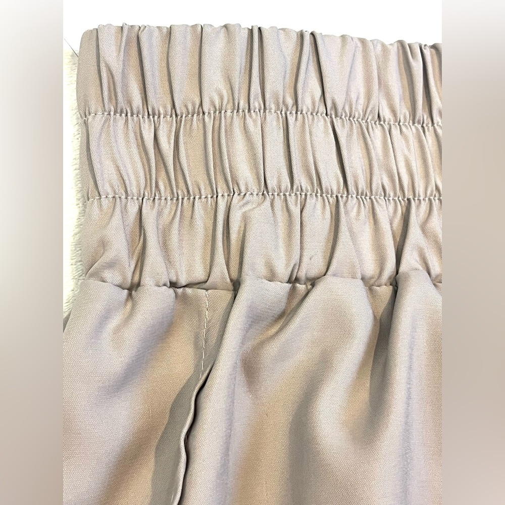 SHEIN Women’s Gray Wide Elastic Waist Polyester Blend Running Shorts Sz S - Picture 6 of 13